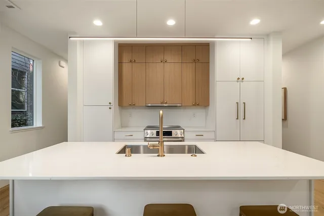 $1,049,000 | 3616 Francis Avenue North, Seattle, WA 98103