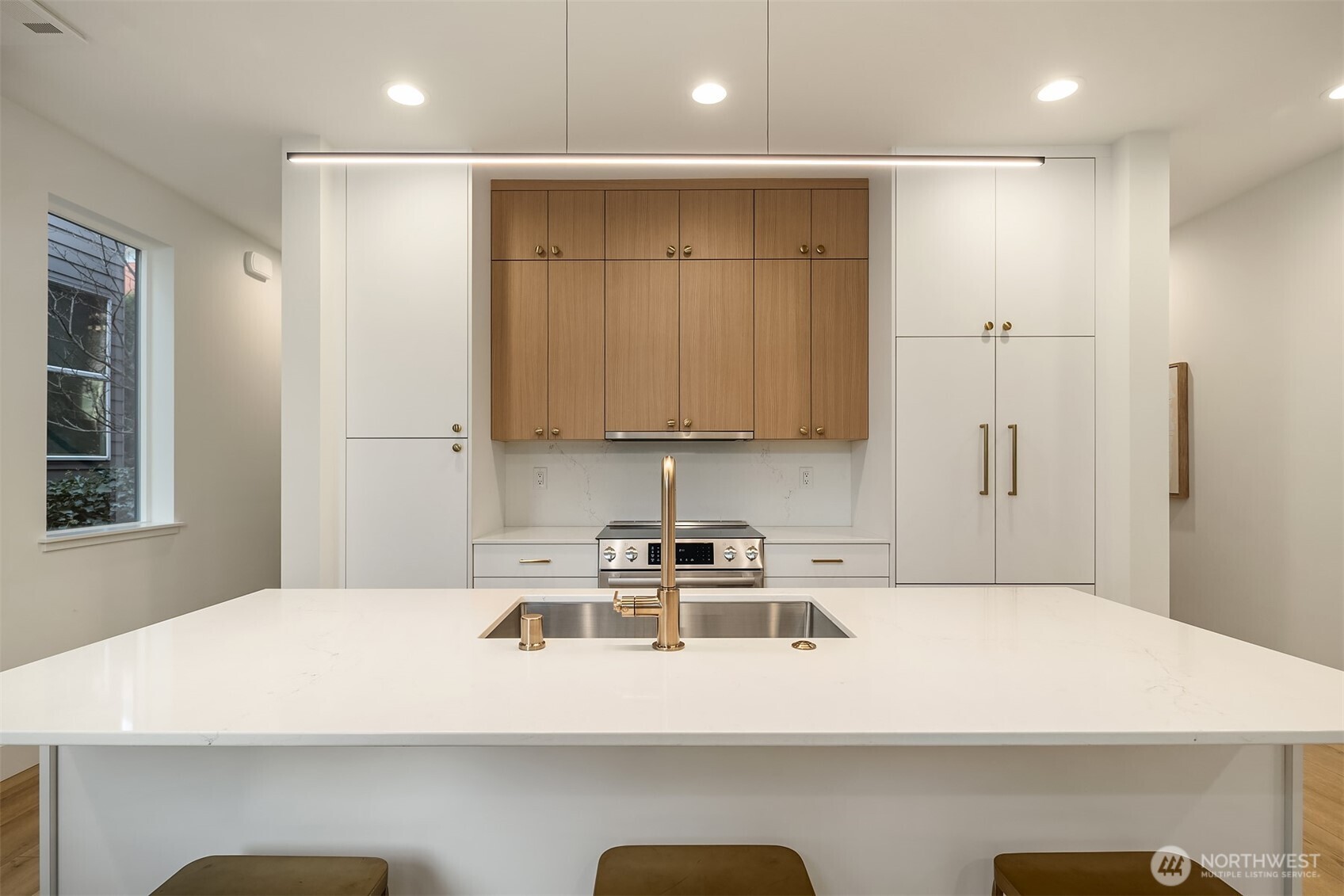 3616 Francis Avenue North Seattle, WA 98103 - Photo 6 of 34