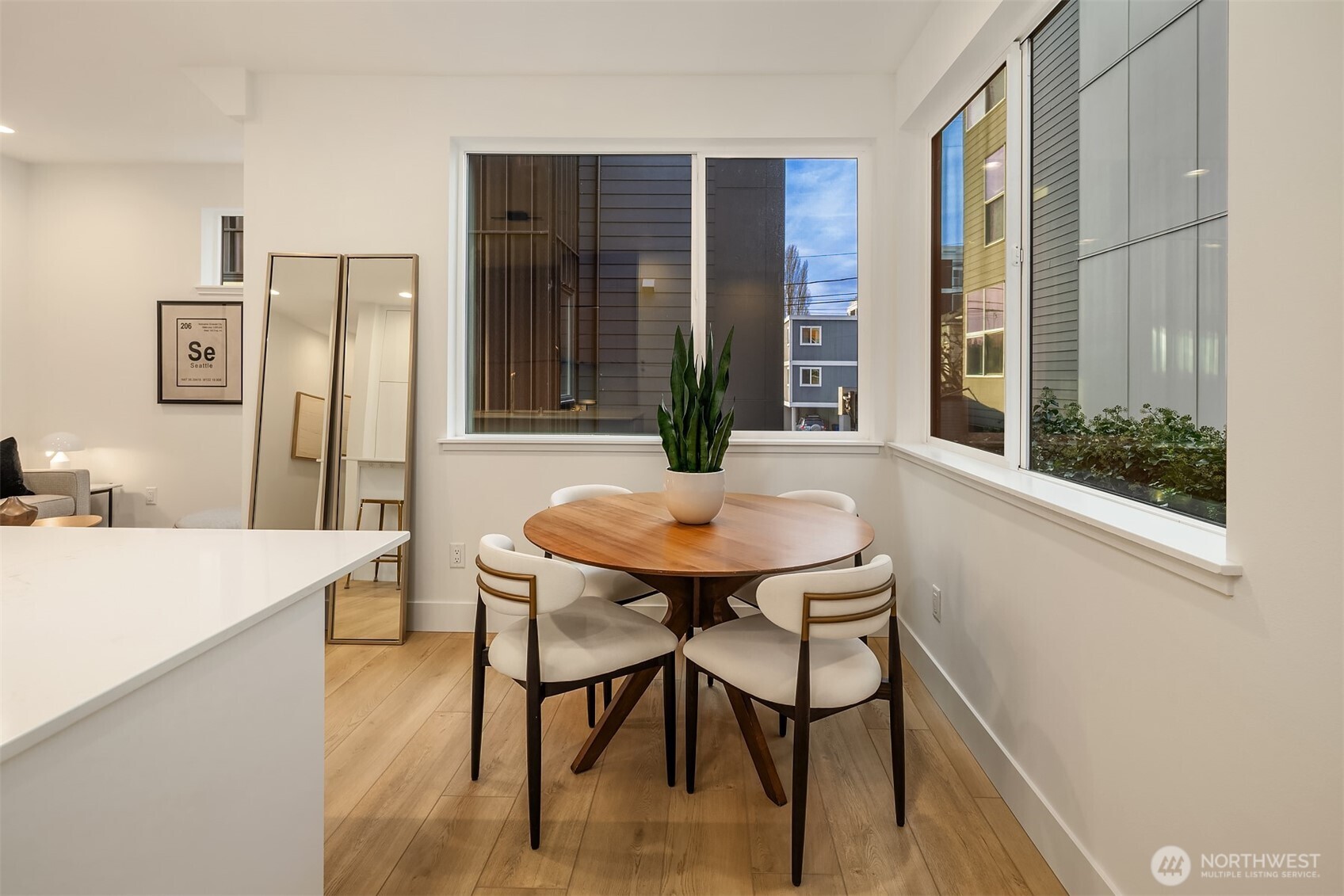 3616 Francis Avenue North Seattle, WA 98103 - Photo 8 of 34