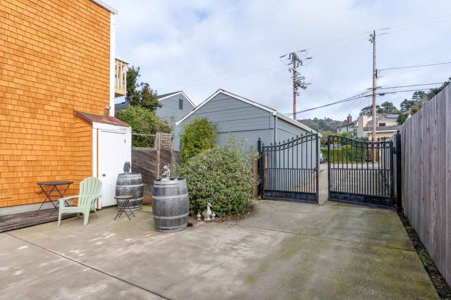 280 Brighton Road Pacifica, CA 94044 - Photo 3 of 12 a view of a chairs in back yard of the house