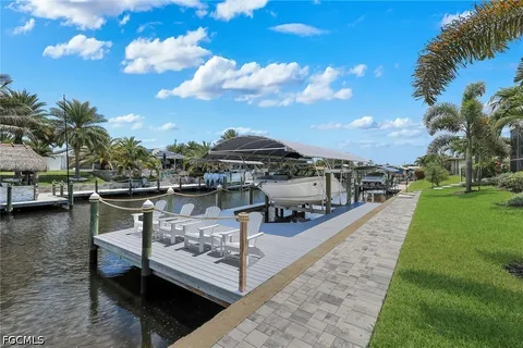 $1,090,000 | 1319 Southeast 38th Street, Cape Coral, FL 33904