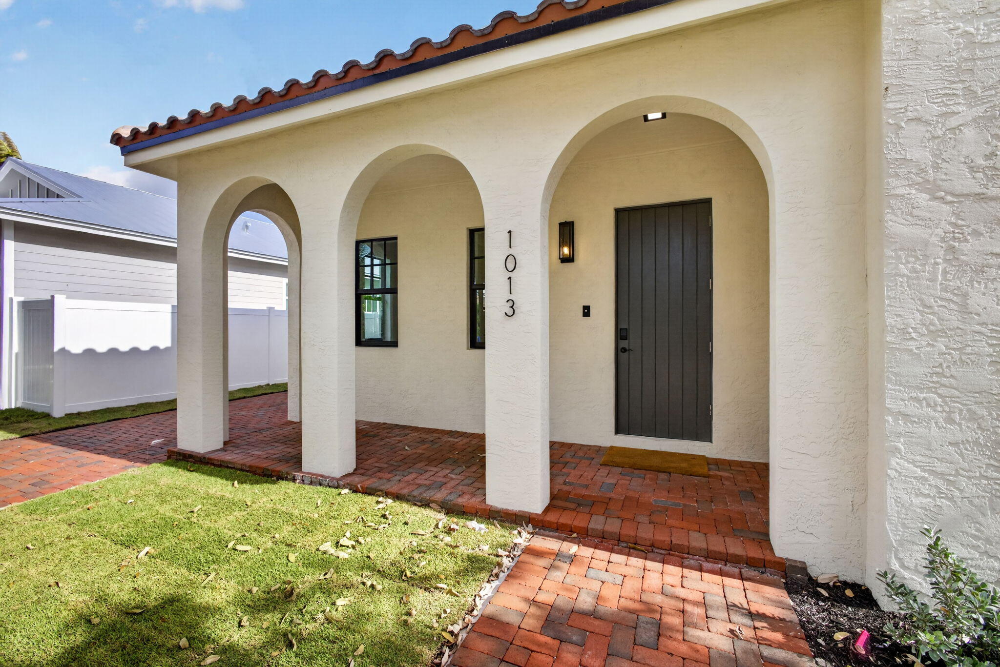 1013 Ardmore Road West Palm Beach, FL 33401 - Photo 7 of 67 7