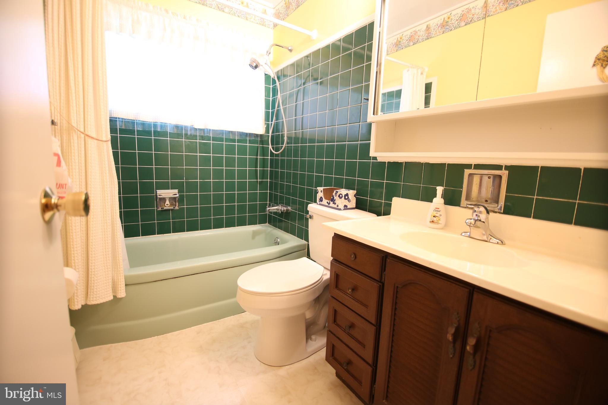 29 Seckelpear Road Levittown, PA 19056 - Photo 8 of 15 Gallery Image 8