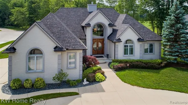 $2,800 | 18970 Bedford Drive, Clinton Township, MI 48038
