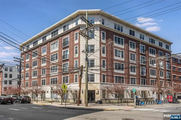 $969,900 | 82 Clinton Street, Unit 6F, Hoboken, NJ 07030