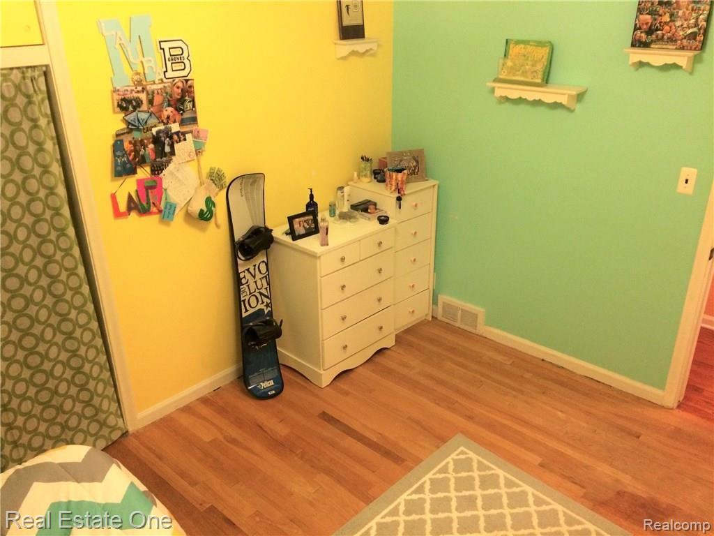 16940 Thirteen Mile Road Franklin, MI 48025 - Photo 29 of 41 Bedroom 3a.JPG