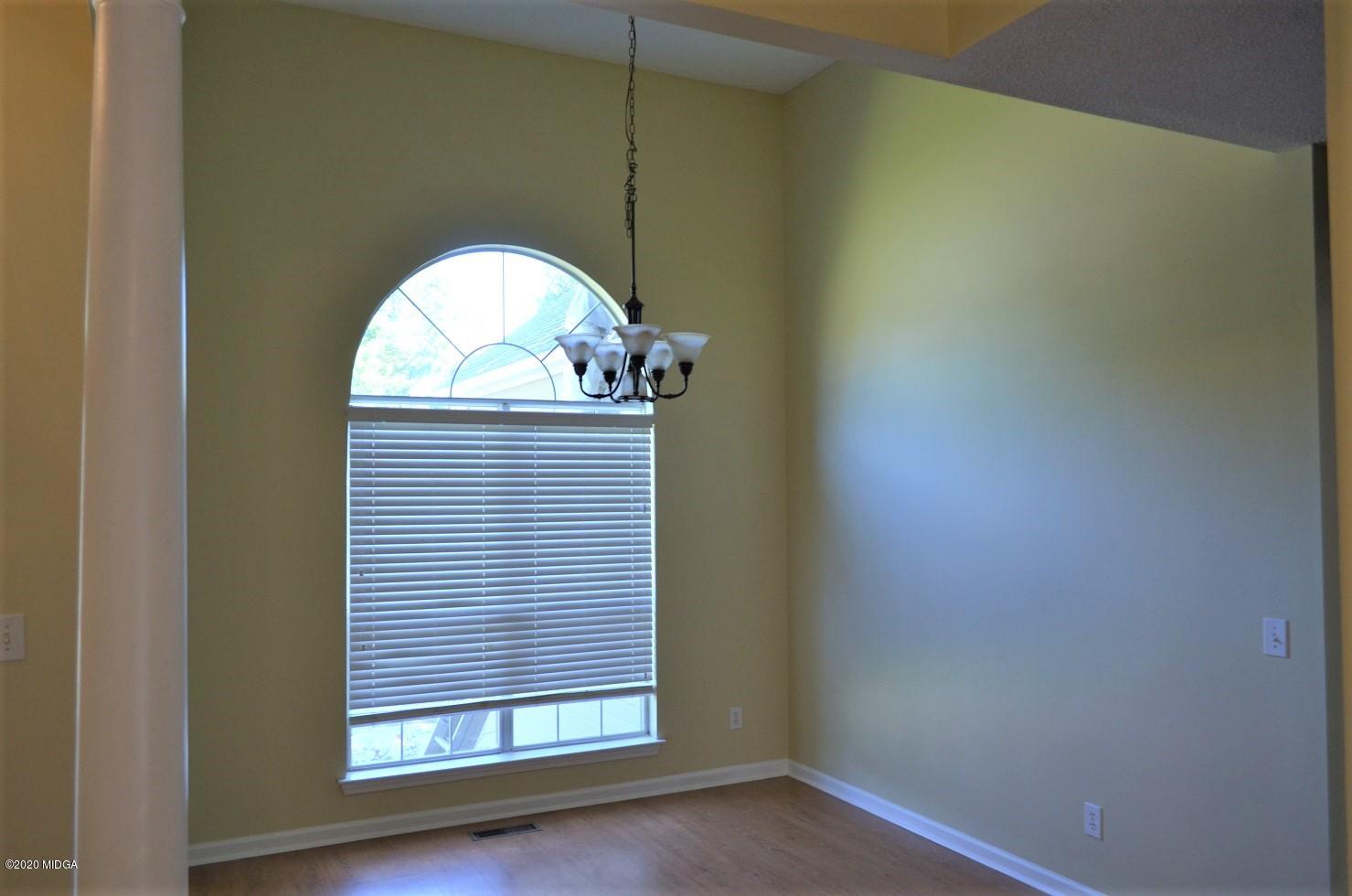 253 Chadwick Circle Macon, GA 31210 - Photo 7 of 19 a view of a livingroom with a window
