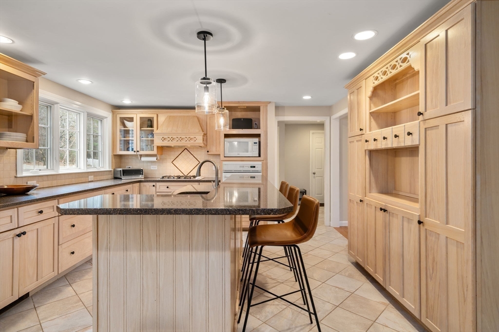 12 Douglas Road Westford, MA 01886 - Photo 7 of 37 Gallery Image 7