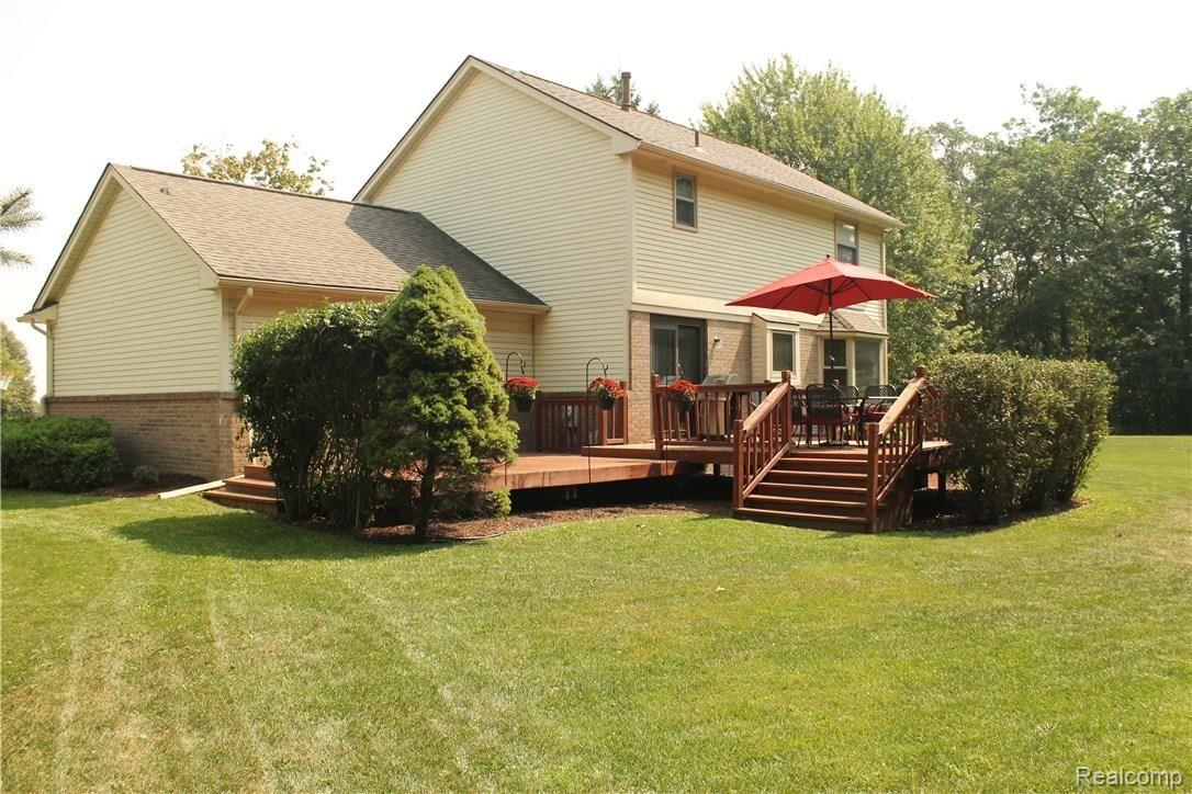 717 Kentucky Drive Rochester, MI 48307 - Photo 9 of 49 This yard looks great from any angle.