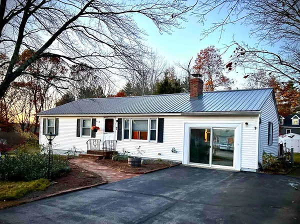 $530,000 | 7 Pineview Drive, Dover, NH 03820