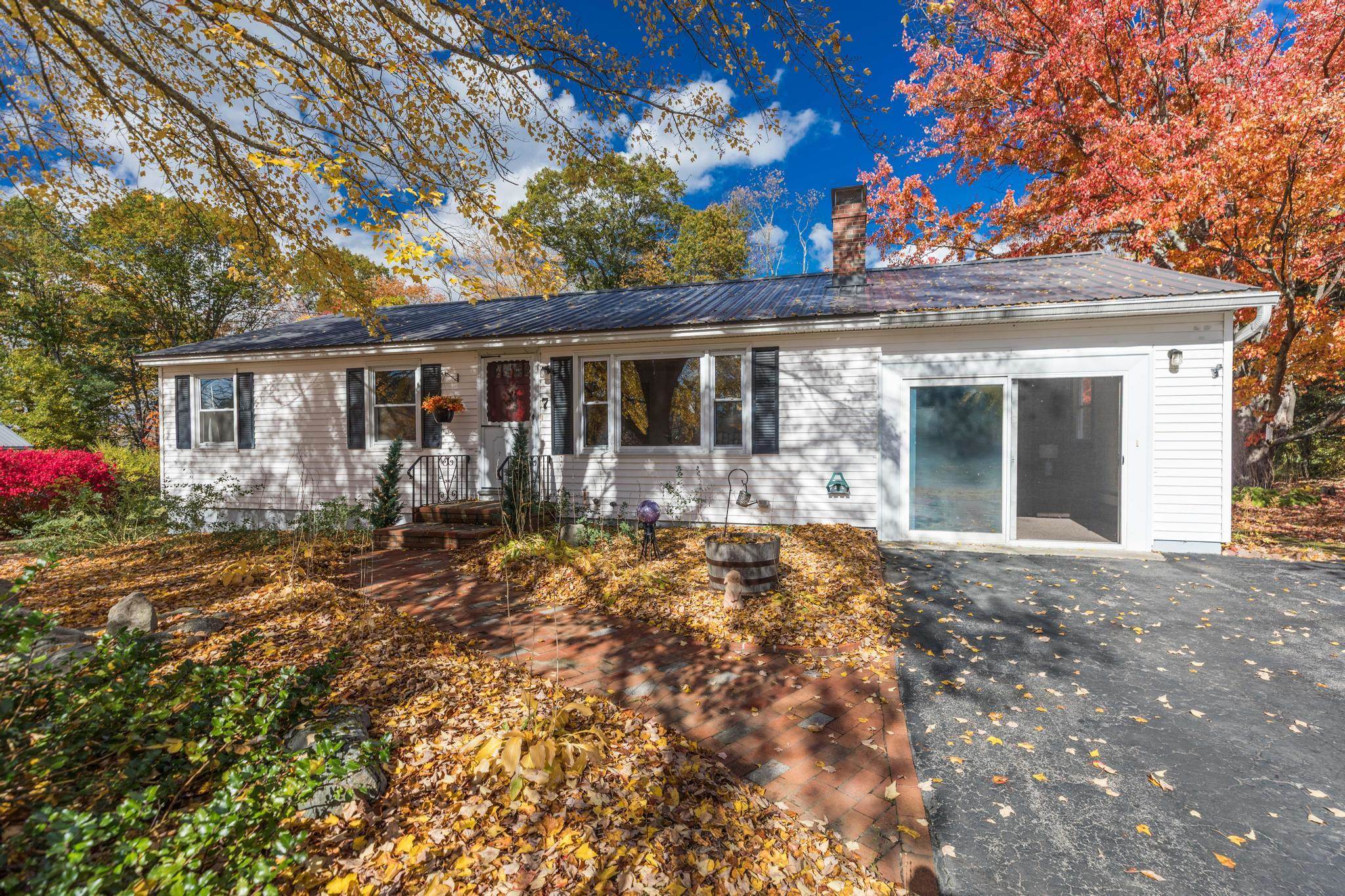 7 Pineview Drive Dover, NH 03820 - Photo 3 of 38