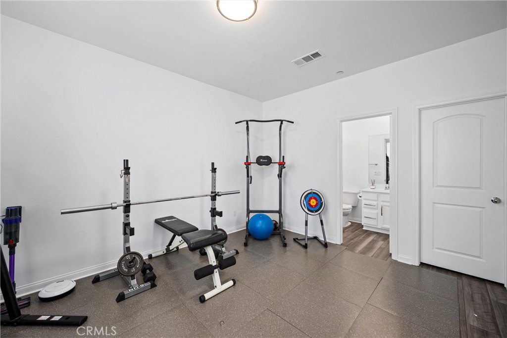 33288 Skyview Road Winchester, CA 92596 - Photo 23 of 51 Room with enclosed bathroom after dining area.