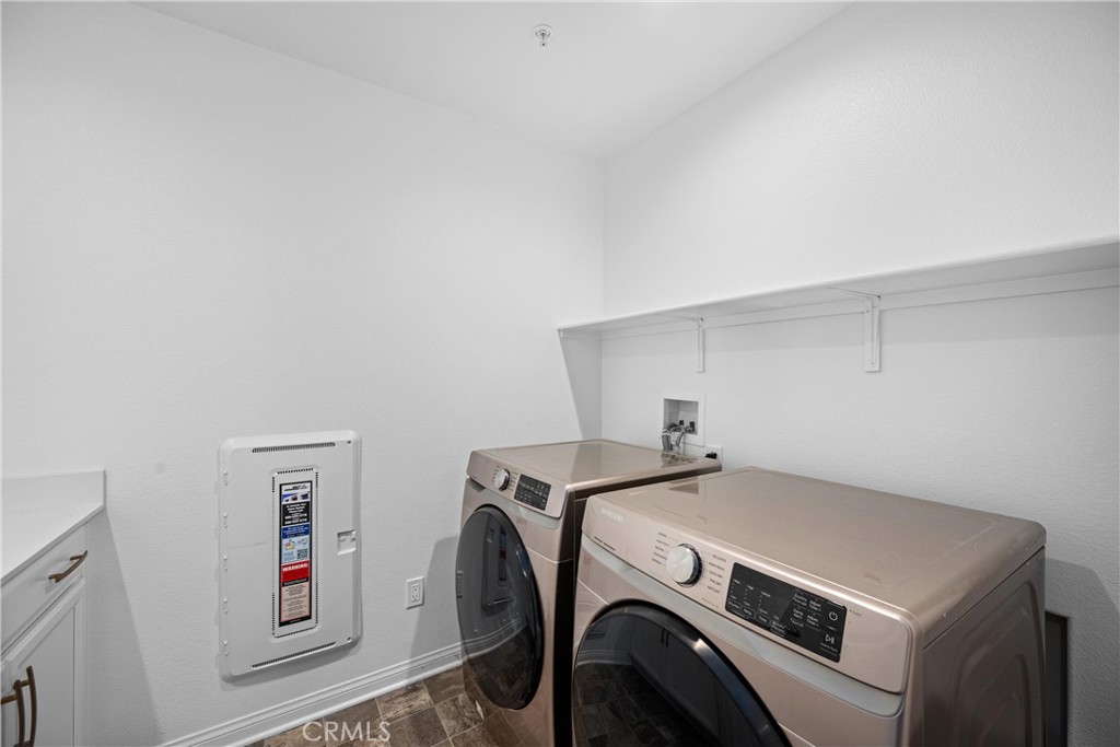33288 Skyview Road Winchester, CA 92596 - Photo 38 of 51 Laundry room area.