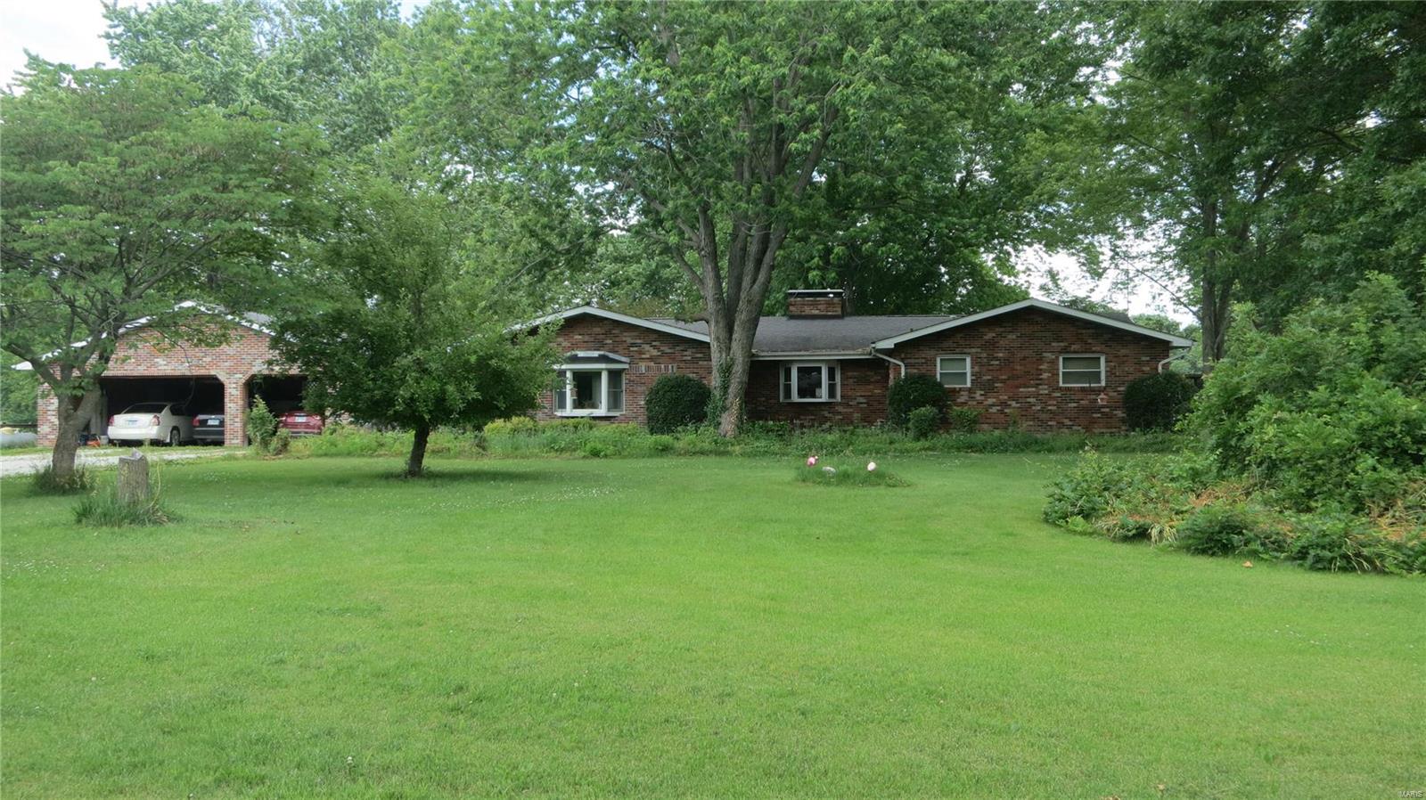 8653 Wieseman Road Worden, IL 62097 - Photo 3 of 37