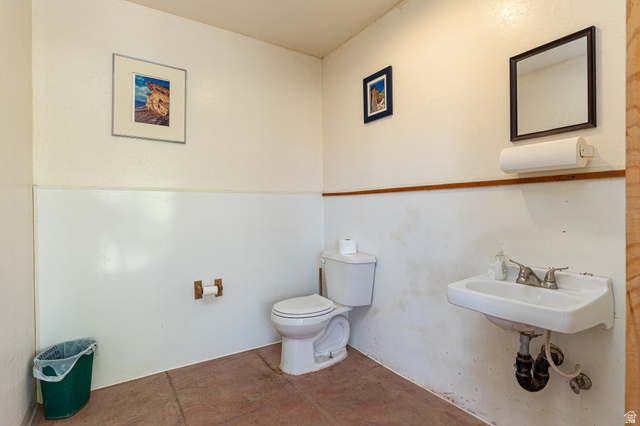 2040 North Long Cyn Road Kanab, UT 84741 - Photo 10 of 23 Bathroom featuring toilet and a sink