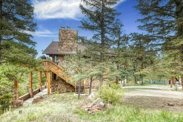 a view of a yard with an trees