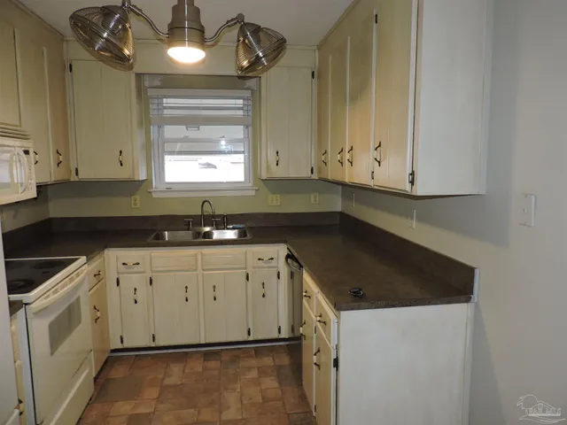 $1,650 | 7356 Sandy Creek Circle, Pensacola, FL 32506