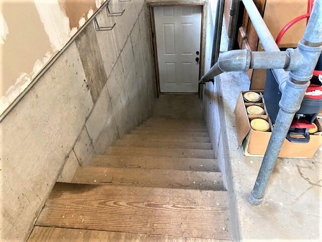 308 Fairway Drive Abingdon, VA 24211 - Photo 26 of 41 fairway stairs