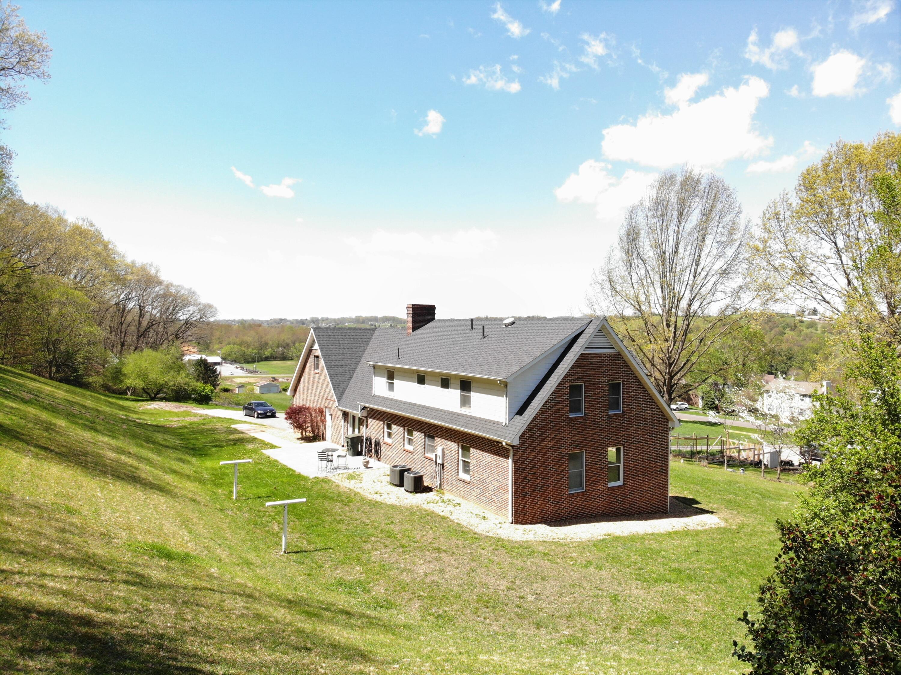 308 Fairway Drive Abingdon, VA 24211 - Photo 28 of 41 fairway back left