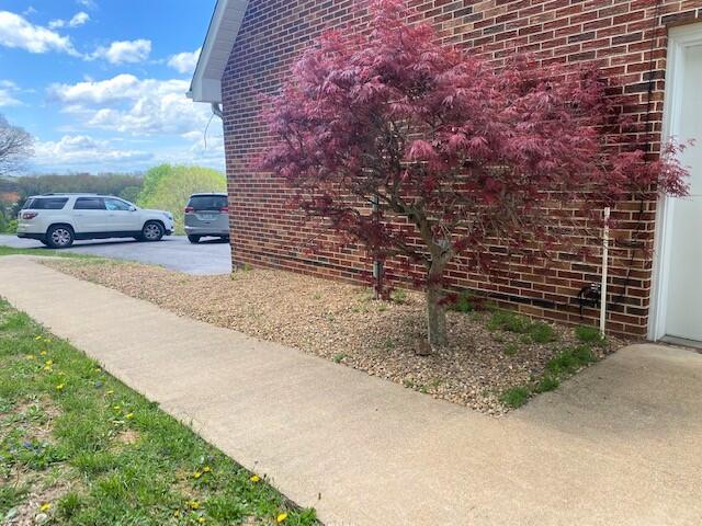 308 Fairway Drive Abingdon, VA 24211 - Photo 32 of 41 fairway side walk