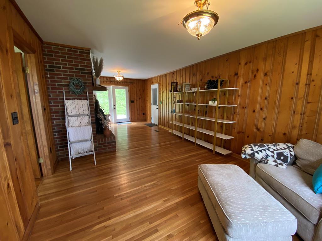 308 Fairway Drive Abingdon, VA 24211 - Photo 5 of 41 fairway front room 1