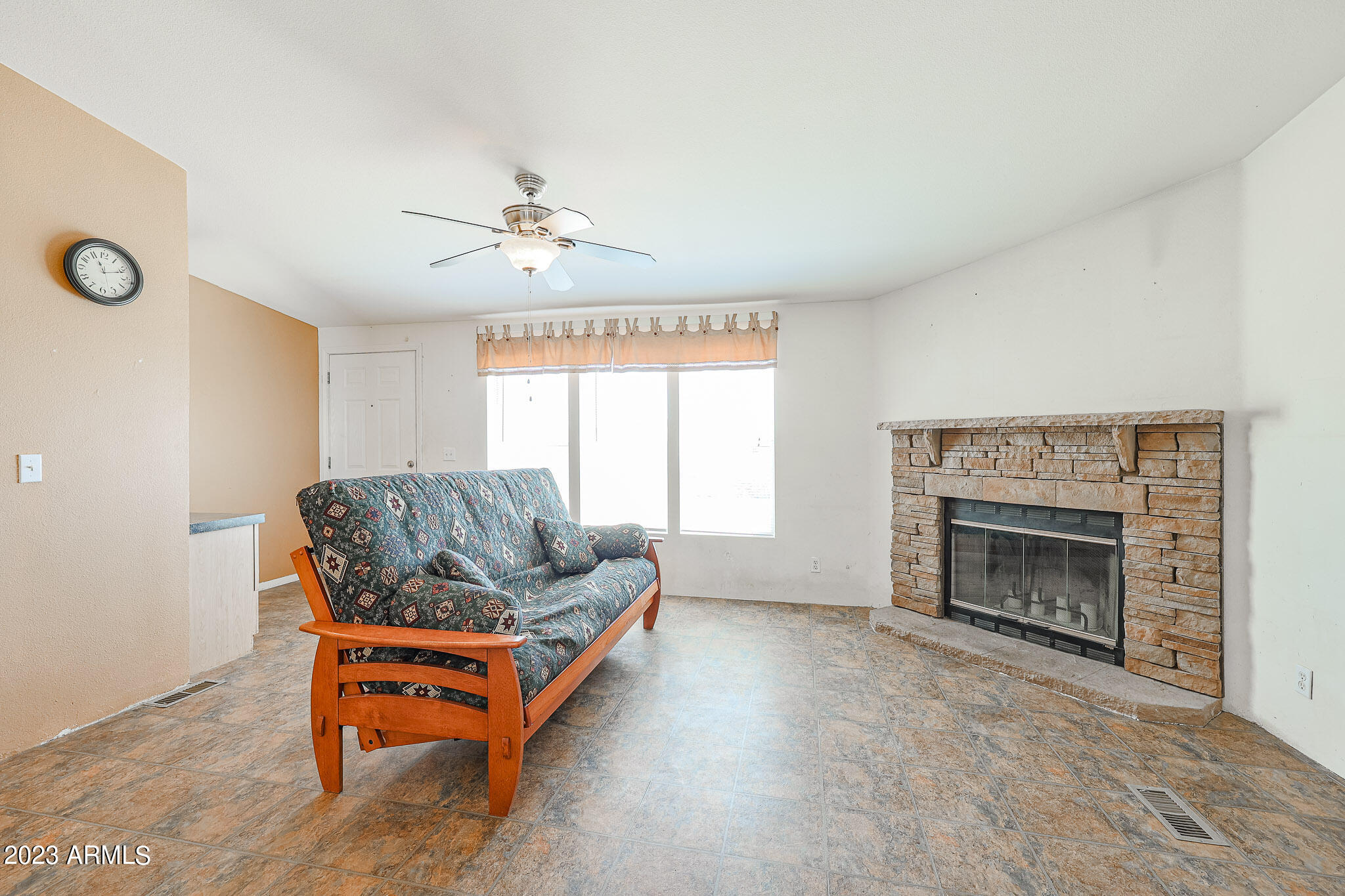 1414 East Dove Valley Road Phoenix, AZ 85085 - Photo 6 of 13 B (5)