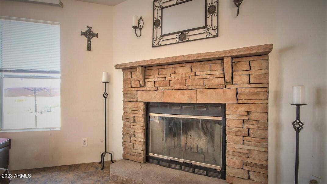 1414 East Dove Valley Road Phoenix, AZ 85085 - Photo 9 of 13 Living Room