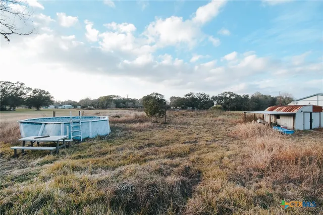 $109,400 | 768 Rodeo Road, Inez, TX 77968