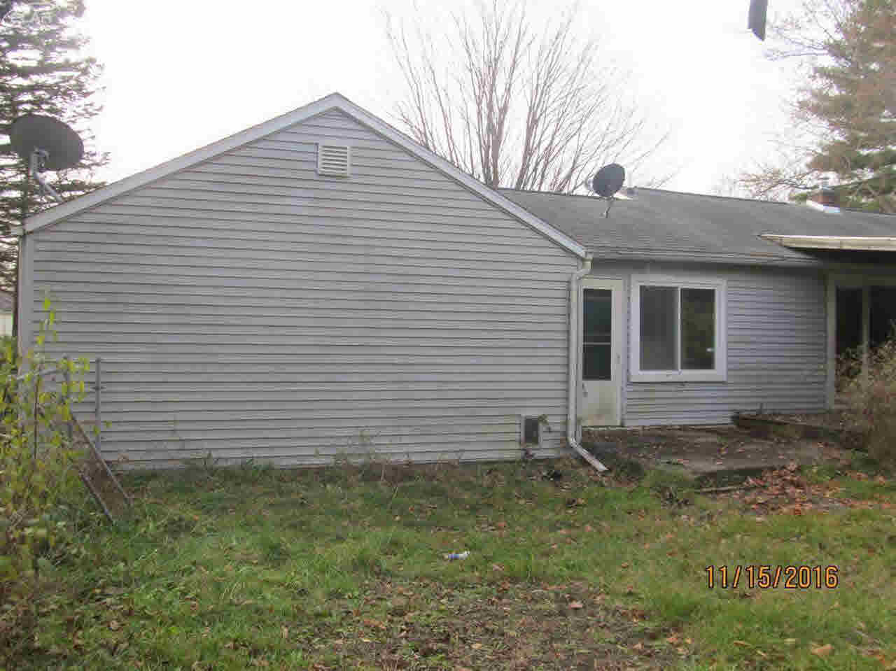 4195 Risedorph Street Burton, MI 48509 - Photo 3 of 16 21247121-2.JPG