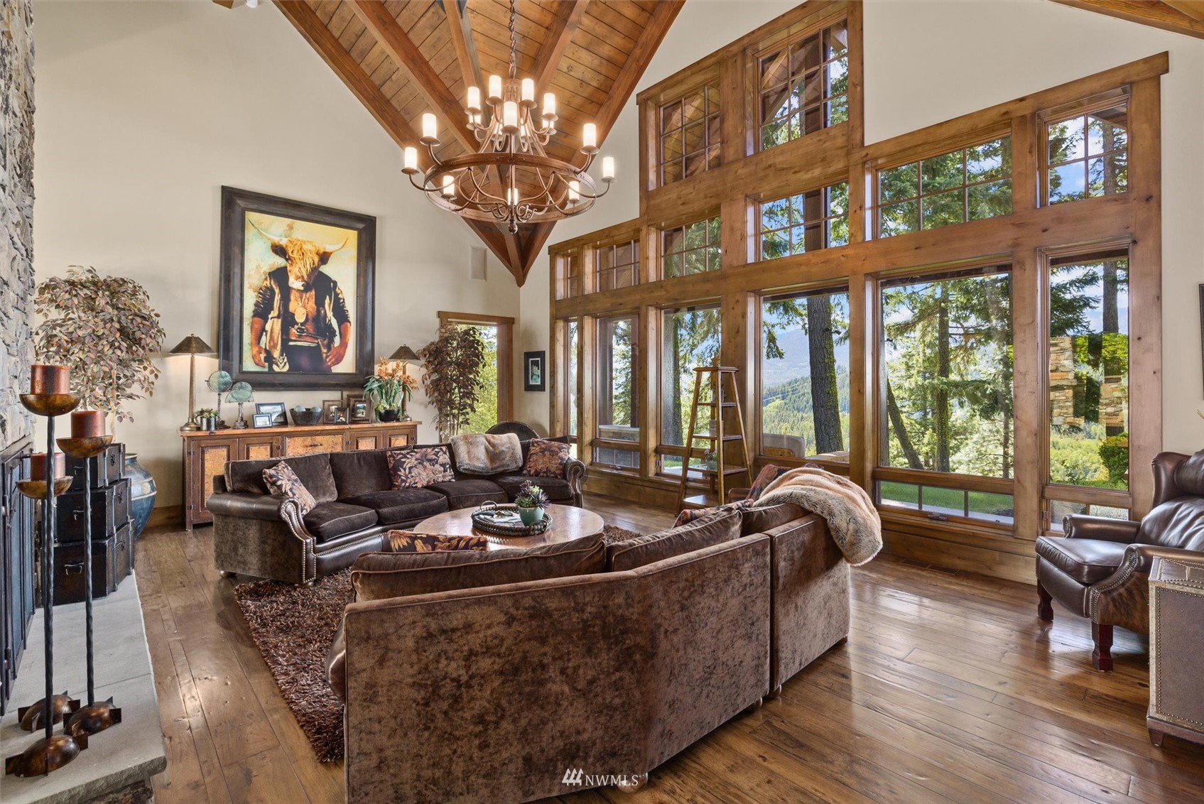 1650 Pinegrass Loop Cle Elum, WA 98922 - Photo 11 of 40 a living room with furniture and a large window