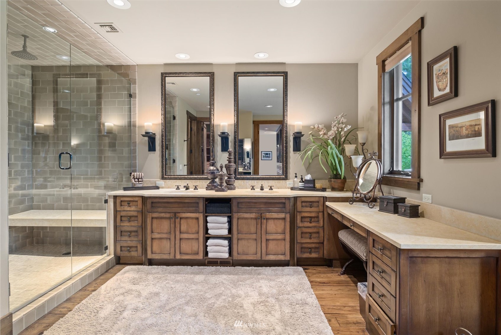 1650 Pinegrass Loop Cle Elum, WA 98922 - Photo 21 of 40 a spacious bathroom with a double vanity sink mirror and double