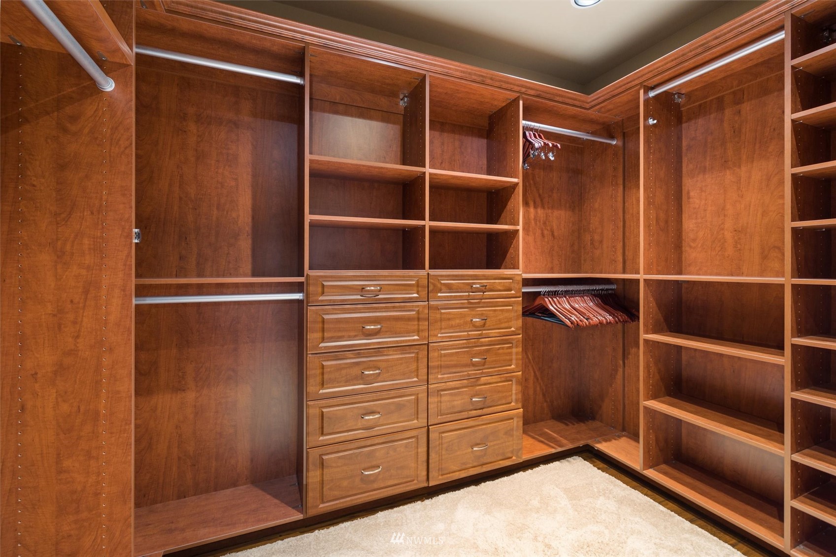 1650 Pinegrass Loop Cle Elum, WA 98922 - Photo 24 of 40 a view of walk in closet