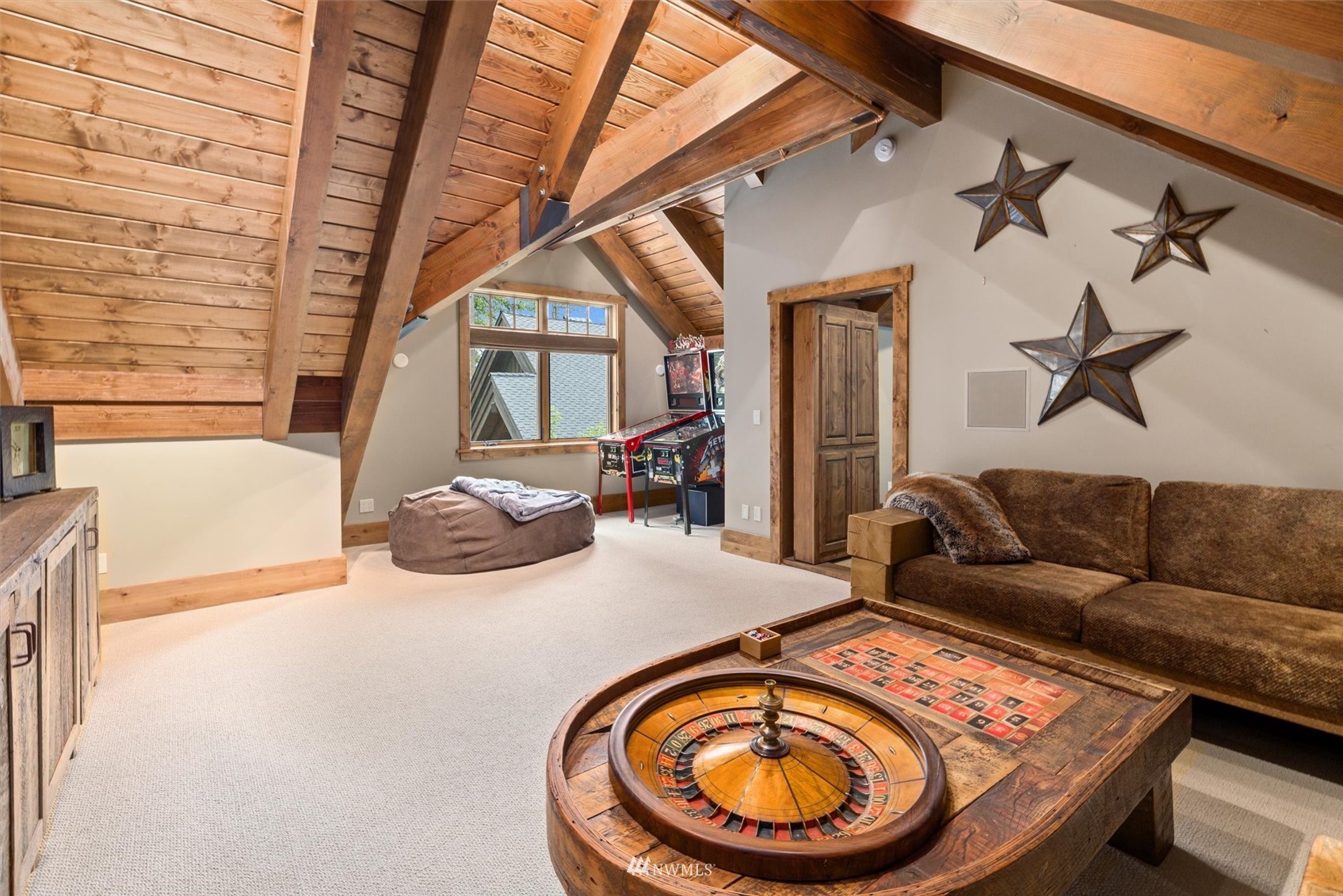 1650 Pinegrass Loop Cle Elum, WA 98922 - Photo 28 of 40 a living room with furniture a couch and floor to ceiling window