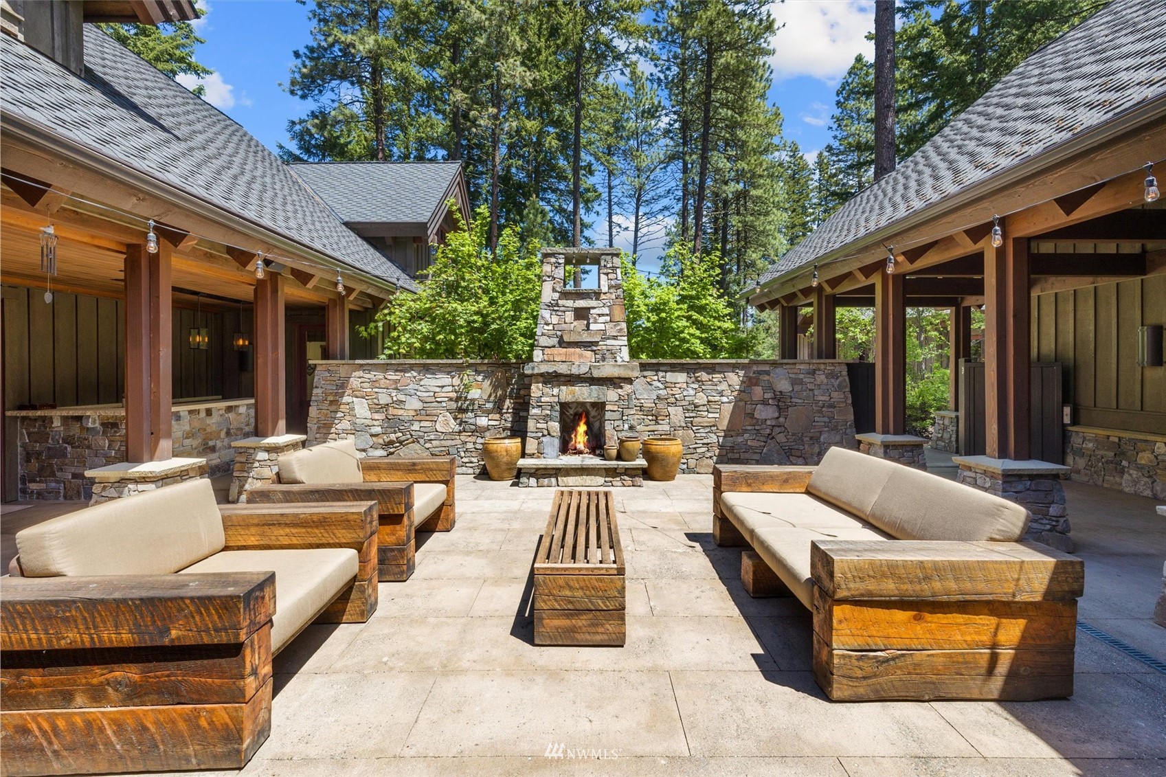 1650 Pinegrass Loop Cle Elum, WA 98922 - Photo 3 of 40 a outdoor space with patio furniture