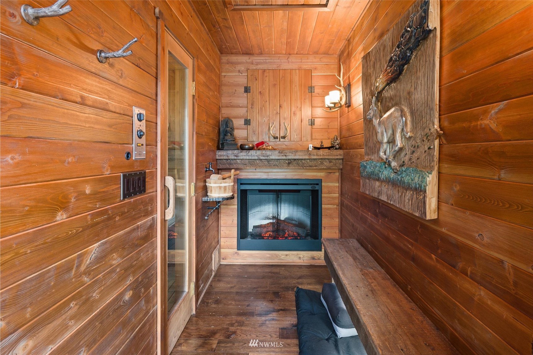 1650 Pinegrass Loop Cle Elum, WA 98922 - Photo 31 of 40 a view of a door of the house