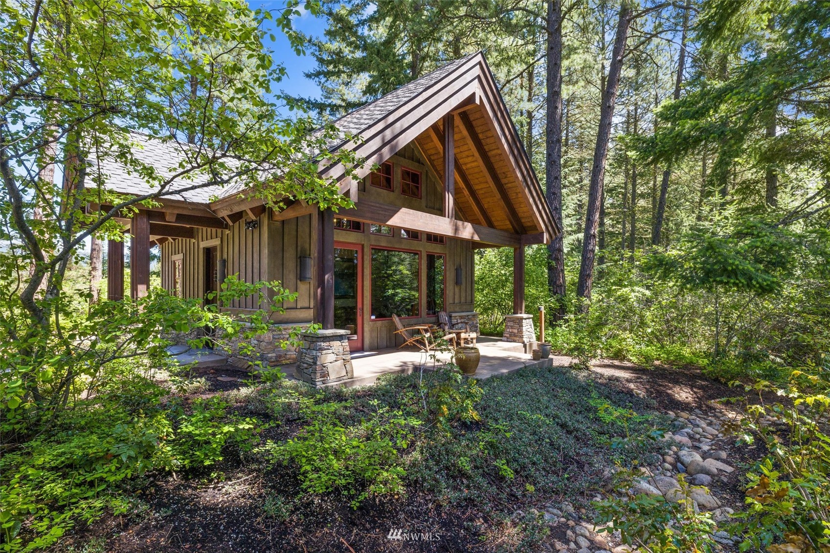 1650 Pinegrass Loop Cle Elum, WA 98922 - Photo 34 of 40 a view of a house with backyard sitting area and garden