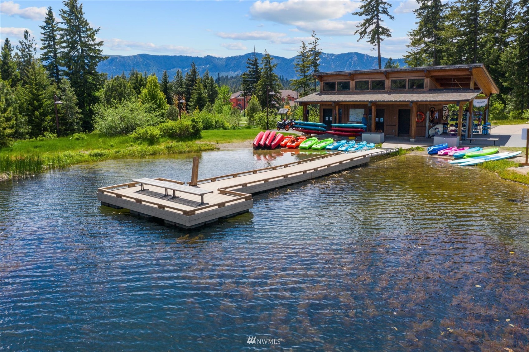 1650 Pinegrass Loop Cle Elum, WA 98922 - Photo 38 of 40 a swimming pool with outdoor seating and yard