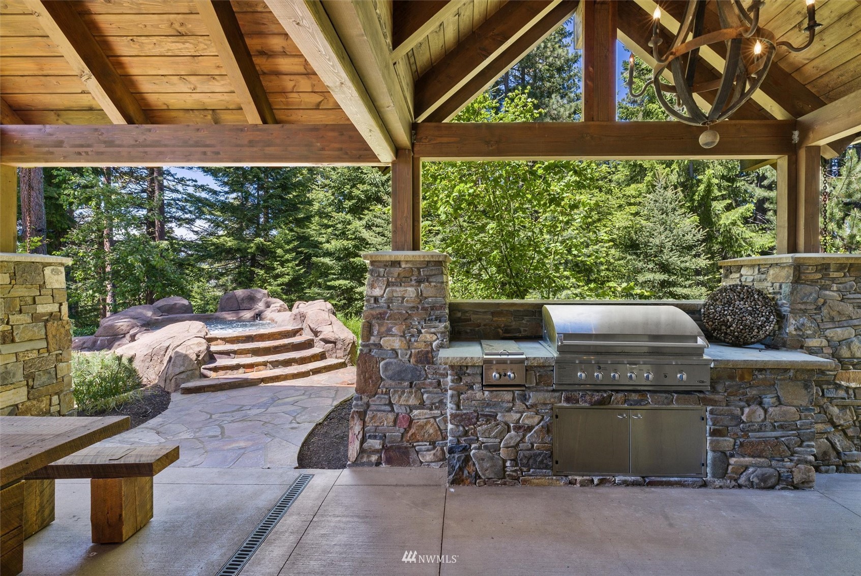 1650 Pinegrass Loop Cle Elum, WA 98922 - Photo 7 of 40 a outdoor living space with patio furniture