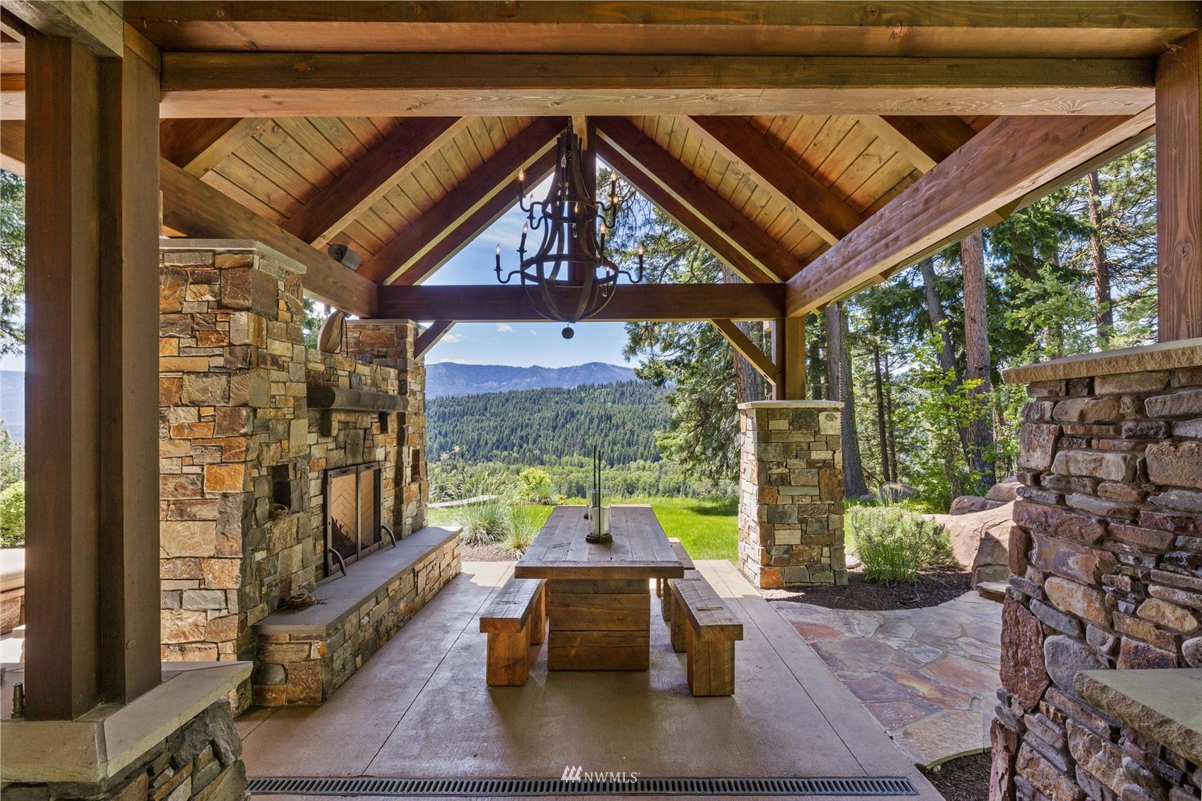 1650 Pinegrass Loop Cle Elum, WA 98922 - Photo 8 of 40 a living room with furniture and a floor to ceiling window
