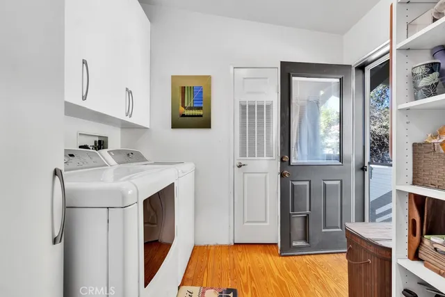 a en suite bathroom with a sink and a mirror