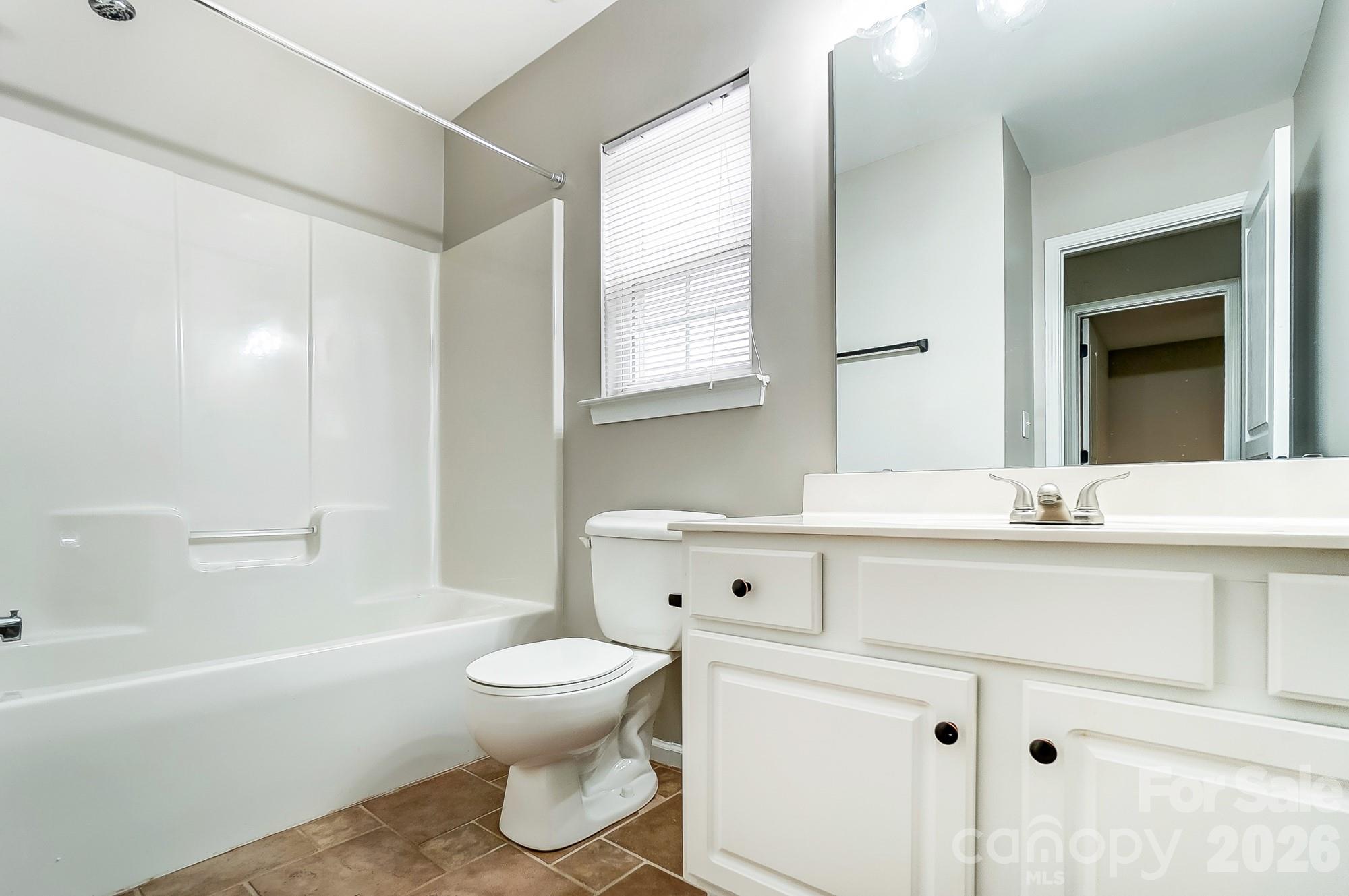 4914 Sunset Ridge Court Charlotte, NC 28269 - Photo 38 of 48 a bathroom with a sink a toilet and a bathtub