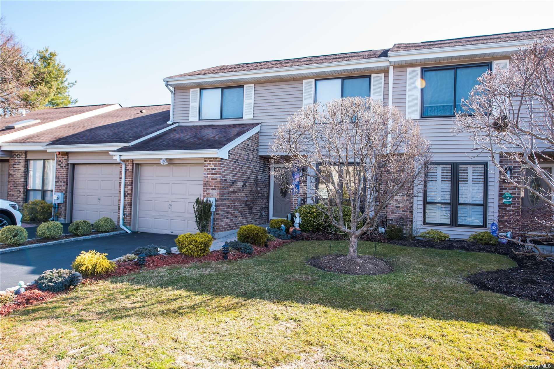 93 Hidden Ponds Circle, Smithtown, NY 11787 Compass