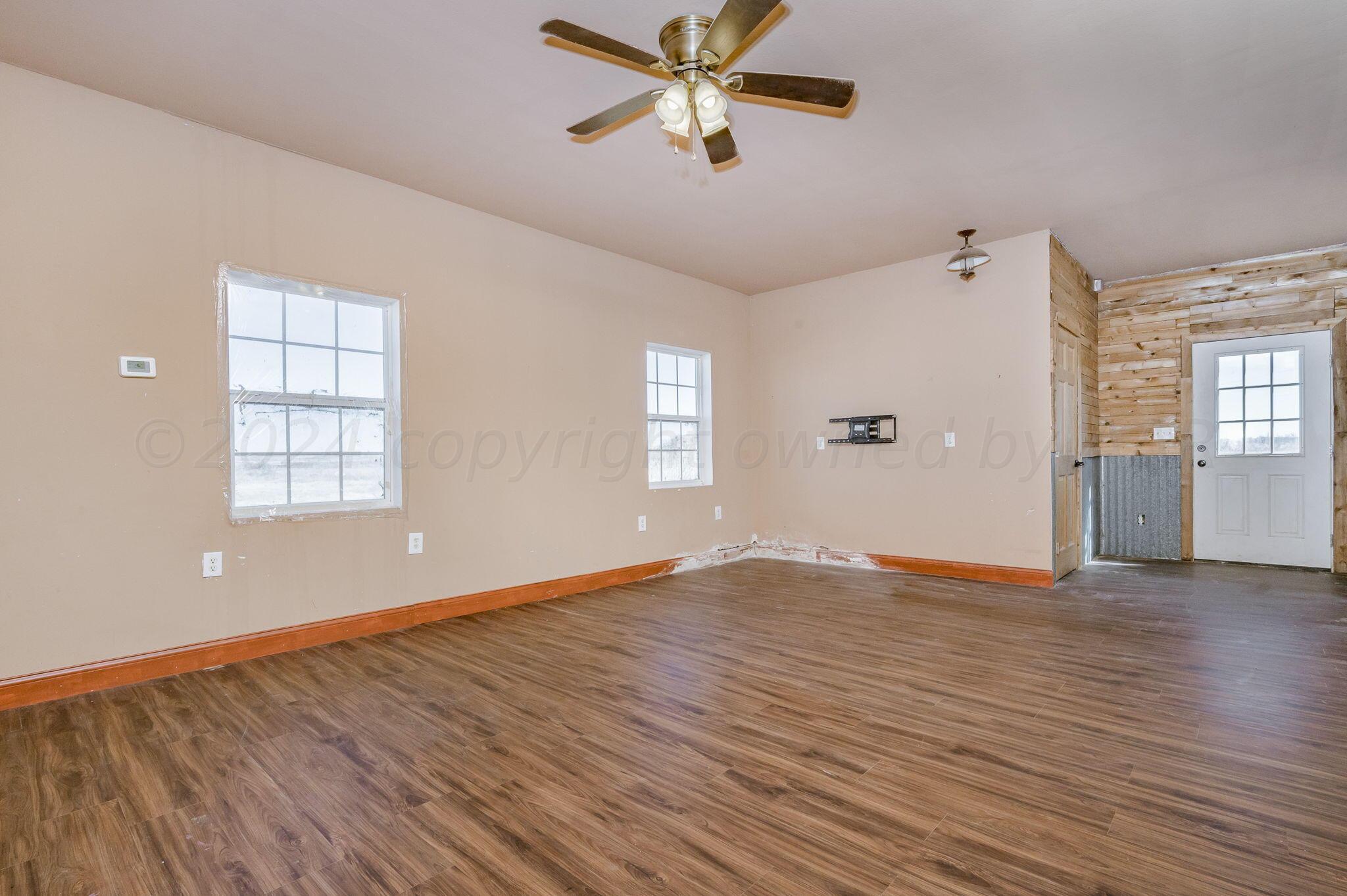 21600 Grandview Road Amarillo, TX 79124 - Photo 5 of 34 Living Room-2