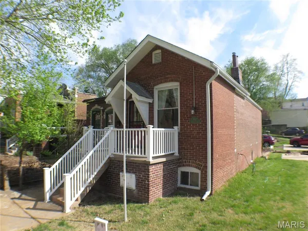 $215,000 | 5512 Columbia Avenue, St. Louis, MO 63139