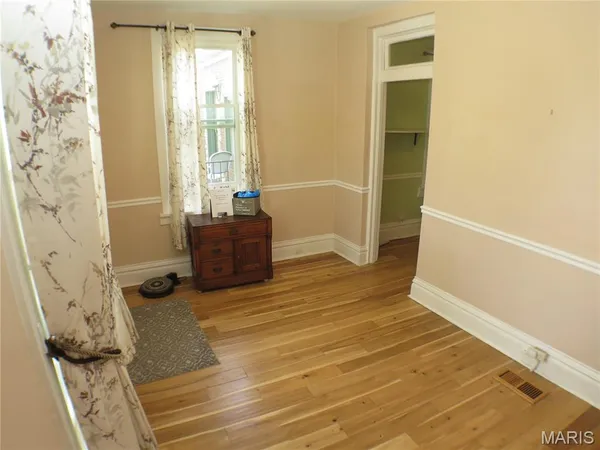 $215,000 | 5512 Columbia Avenue, St. Louis, MO 63139