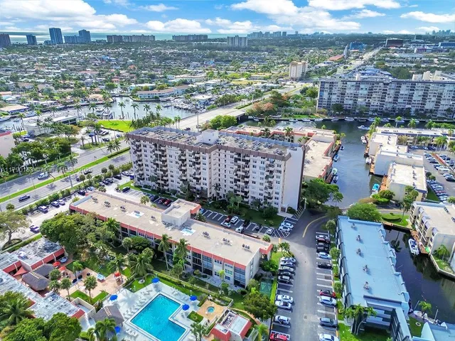 $1,890 | 777 South Federal Highway, Unit RP405, Pompano Beach, FL 33062