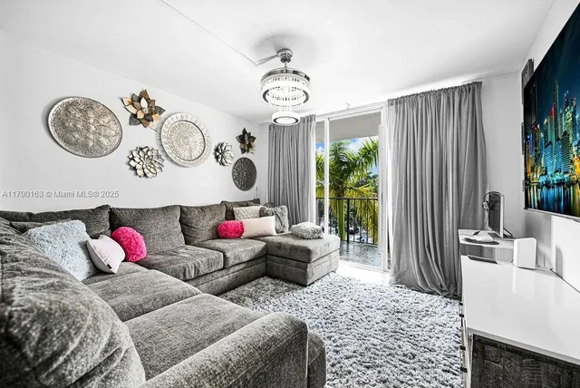 $1,890 | 777 South Federal Highway, Unit RP405, Pompano Beach, FL 33062