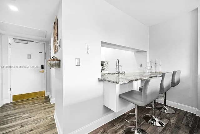 $1,890 | 777 South Federal Highway, Unit RP405, Pompano Beach, FL 33062