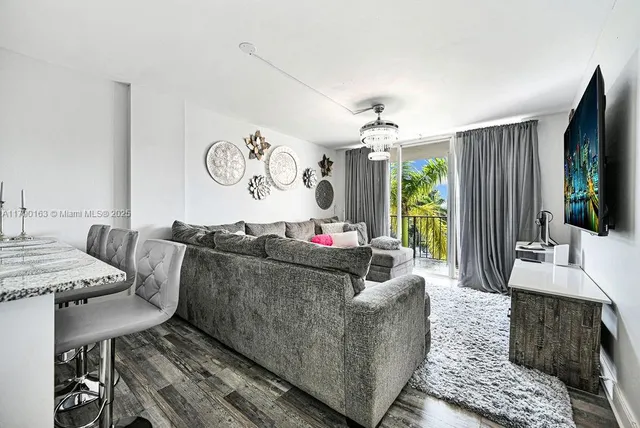 $1,890 | 777 South Federal Highway, Unit RP405, Pompano Beach, FL 33062