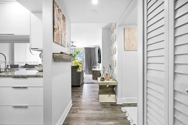 $1,890 | 777 South Federal Highway, Unit RP405, Pompano Beach, FL 33062